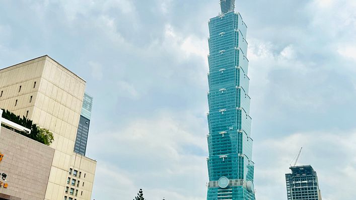 台北 101 為臺灣第一高樓,也是知名地標景點、購物商場及辦公大樓,坐落於市中心。(圖/風傳媒 拍攝)