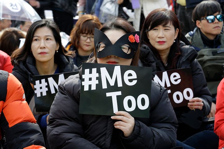 南韓女性走上首爾街頭大遊行，支持反性騷擾的「#MeToo」運動（資料照，美聯社）