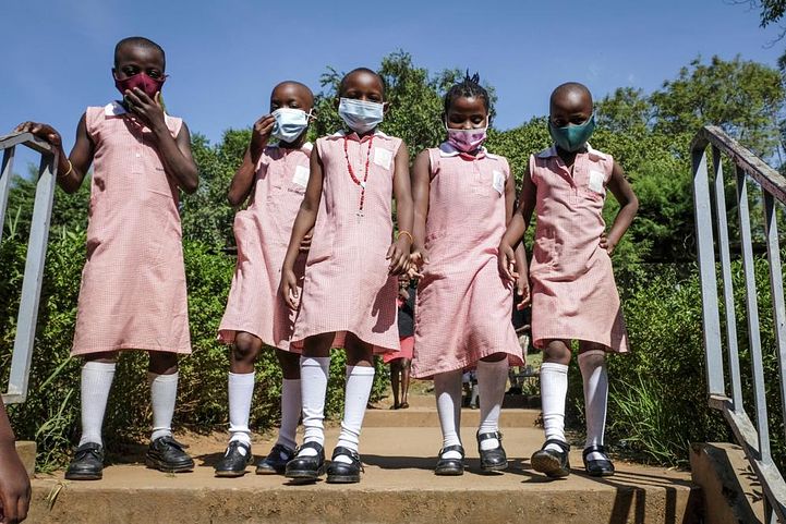 烏干達終於開放學校。但疫情仍然持續擴散，這也意味著其對女孩受教權的影響不會那麼快平息。（AP）