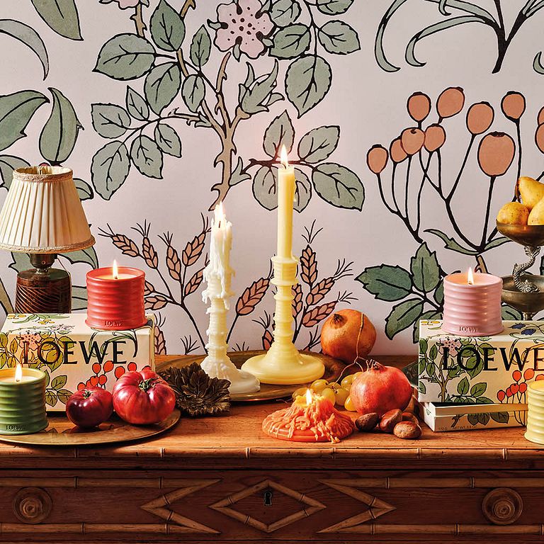 香氛蠟燭的馥郁氣息,為生活熏陶出放鬆舒壓的儀式感(圖/取自LOEWE官網)