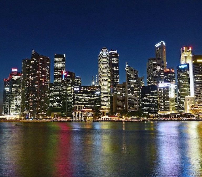 電影在中國播放,需要符合政府規範的專屬結局;全世界都在尋找乾淨能源,而英國有了最新突破,以及其他國際大事