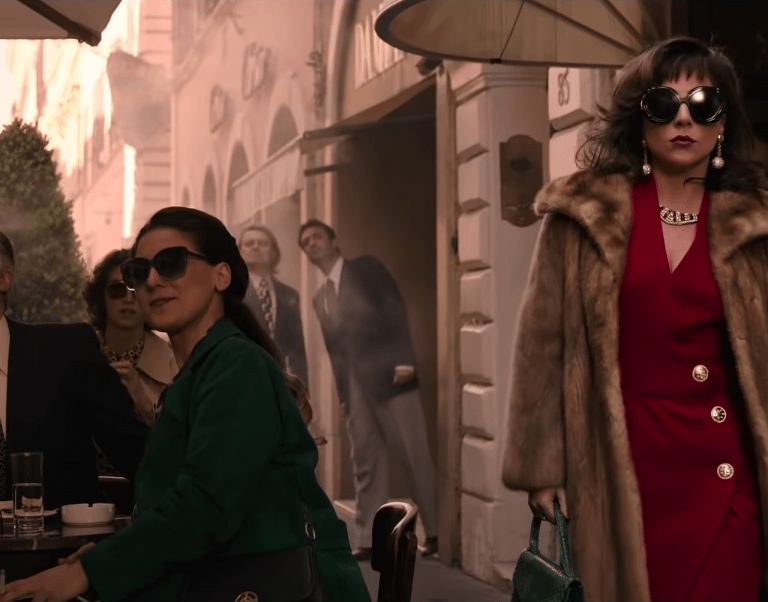 動物皮草經常與時尚單品結合(圖/IMDb)