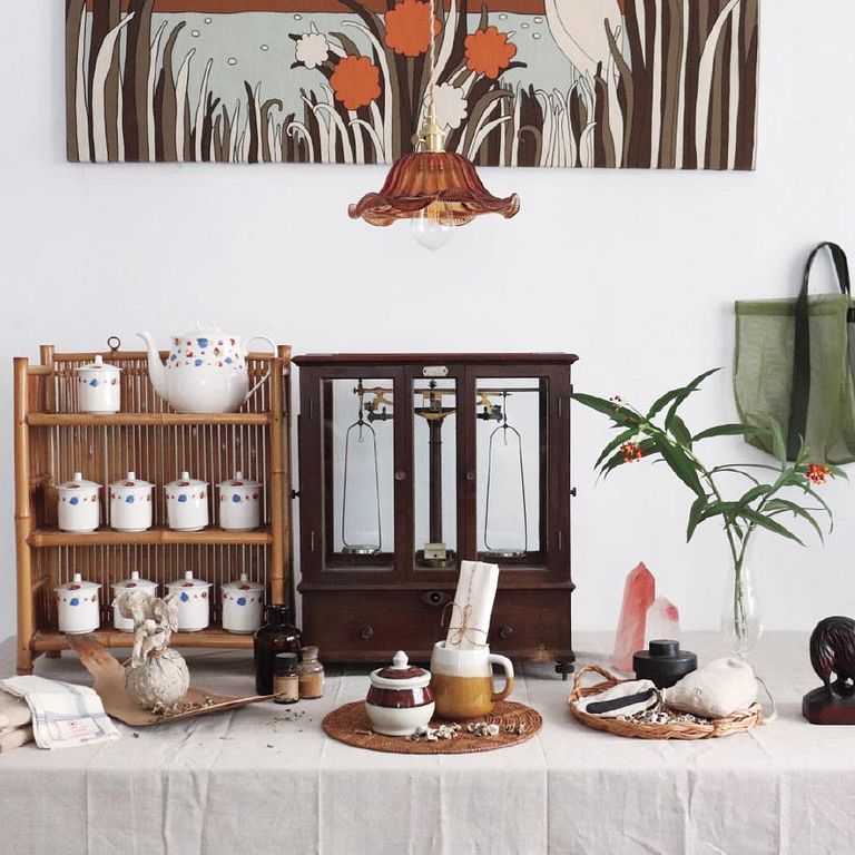 挑選適宜的、有功能性的、不是一次性消費的、可能有其他附加價值的物件,例如日常用具,需要良好品質的耐用度,這時候就可以好好的選擇一番。(圖/《三采文化》提供)