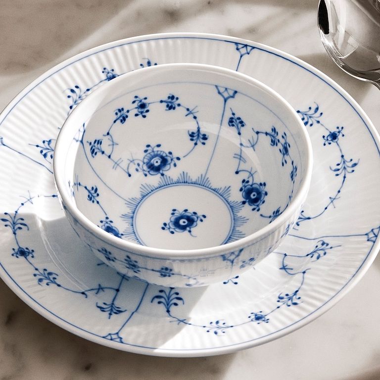 皇家哥本哈根典雅的「平邊唐草」設計至今已有 246 年歷史。(圖/取自皇家哥本哈根官網)