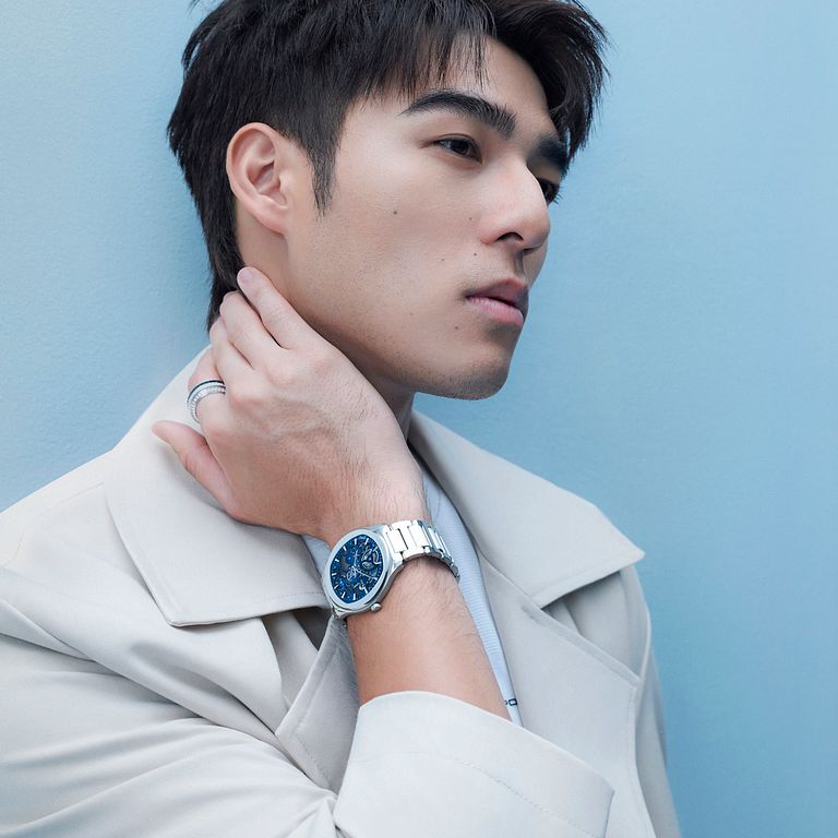 PIAGET Polo 系列伯爵藍鏤空超薄精鋼腕錶,建議售價 NT$925,000(圖/ PIAGET提供)