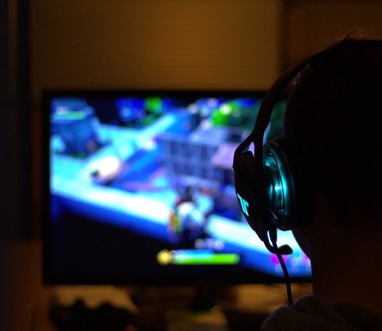 中國遊戲業大出走潮、全球最大晶片商淨利下滑 7 成,以及其他一週商業大事(圖/11333328 @pixabay)