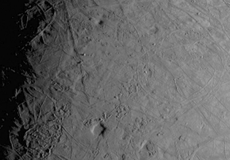 NASA 探索生命可能移居之地,近距離拍攝木星衛星的海洋照片(圖/美聯社)