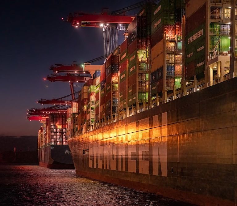 去年大塞港的榮景不再，全球貨運業者運量大縮水（圖／LoboStudioHamburg@pixabay）