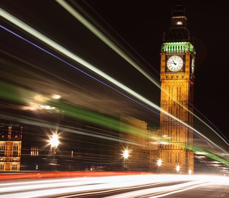 英國刪減電動車免稅紅利、中國電商遭遇成長瓶頸,以及其他一週商業大事(圖/PublicDomainPictures@pixabay)