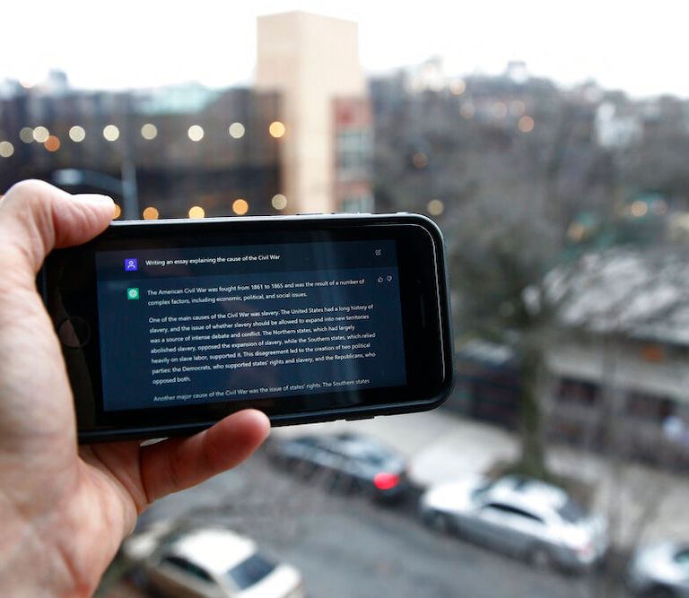 ChatGPT 推出訂閱服務、Google 史上第二次廣告衰退,以及其他一週商業大事(圖/美聯社)