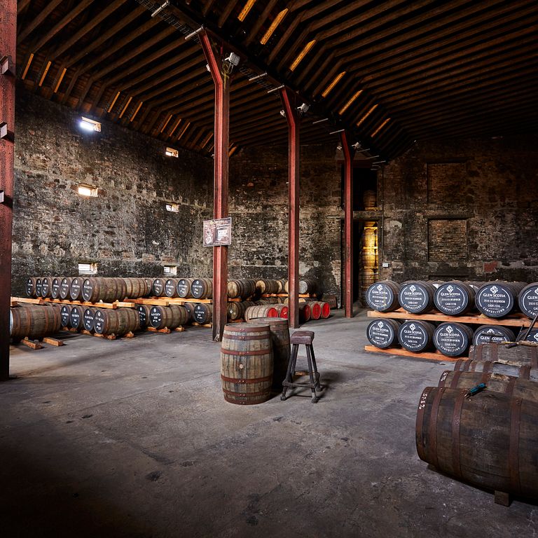 熟陳於頂級美國波本桶內接著過桶至Pedro Ximenez 雪莉桶,採用非冷凝過濾。(圖/格蘭帝)