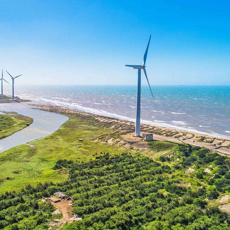 隨著臺灣綿長的海岸線,感受海浪與海風,踏上桃園永續之旅。 (圖片來源/桃園觀光導覽網)