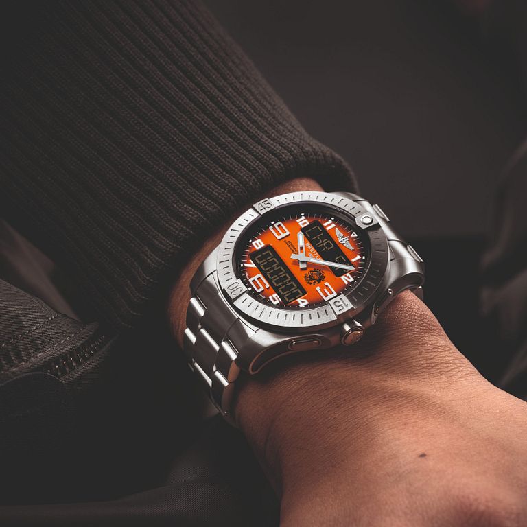 百年靈Aerospace B70 Orbite 首圖