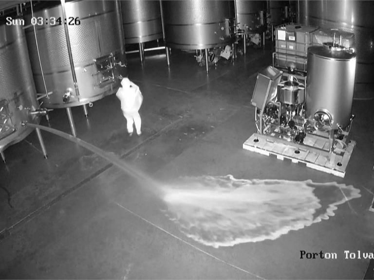 六萬公升紅酒瀑布