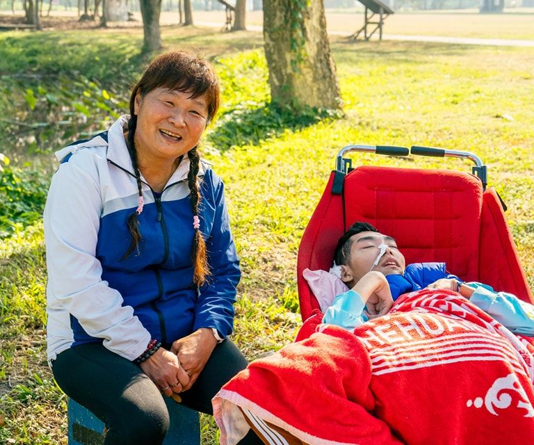 陳嘉齡帶著小比一同參與路跑
