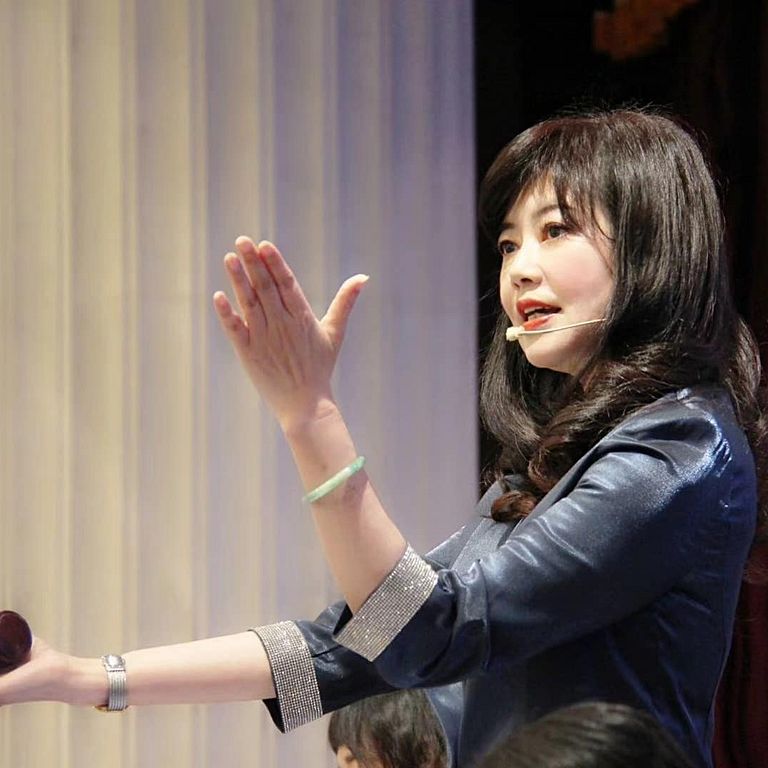 藝術拍賣官游文玫